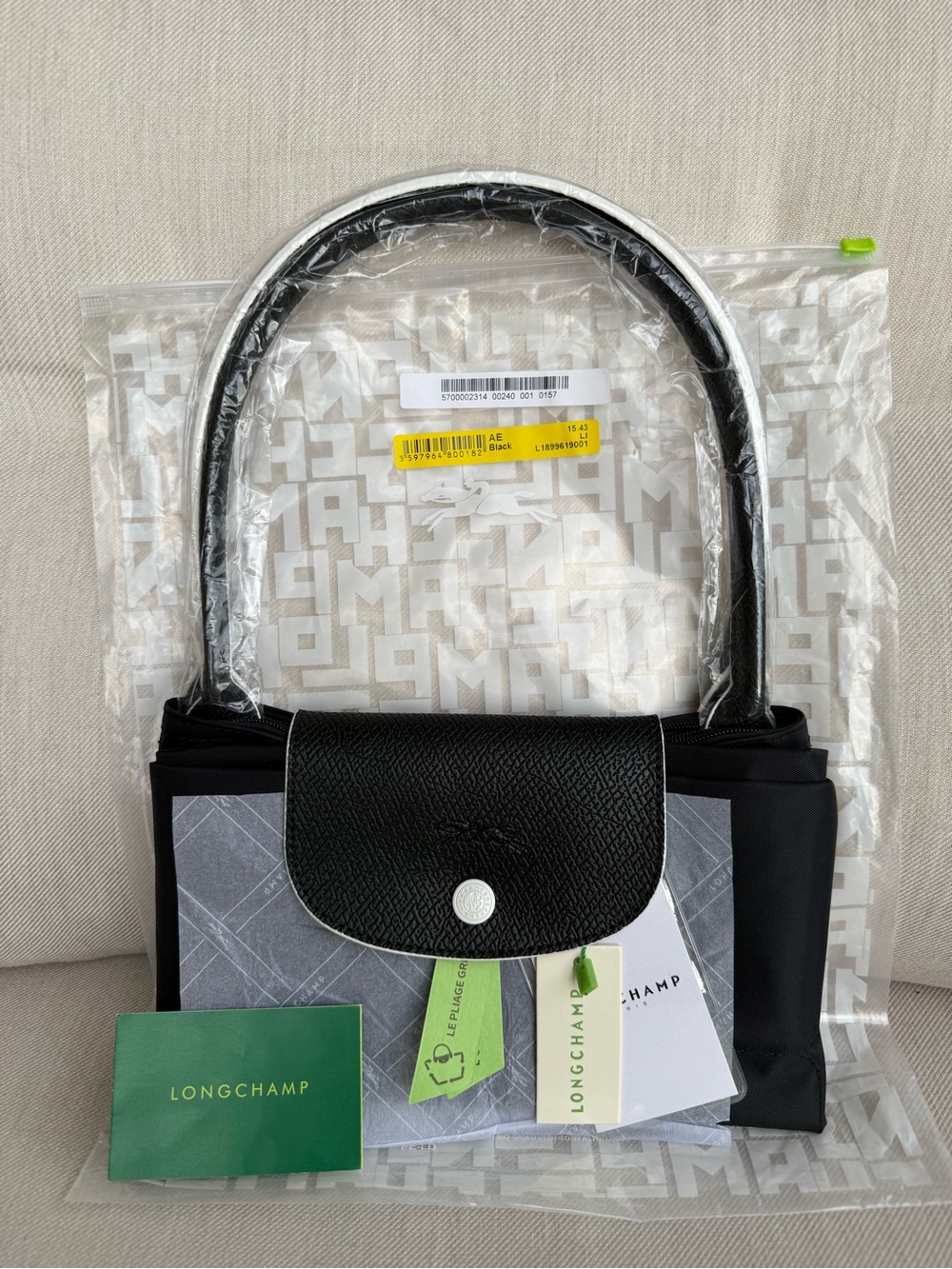 NWT Longchamp Le Pliage large black nylon tote bag with white trim accents 
く